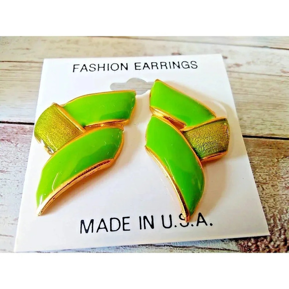 NWT Neon Green Dangle 1980s Enamel Vintage Earrings - Picture 1 of 6